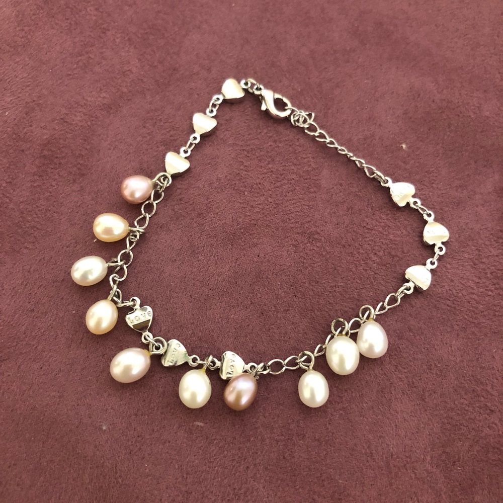 Pearl bracelet on silver chain
